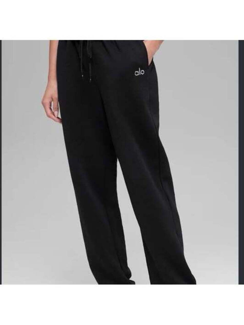 ALO Yoga sweatpants missing the L size M